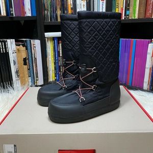 Hunter Black Quilted Snow Boots with Pink Accent Laces